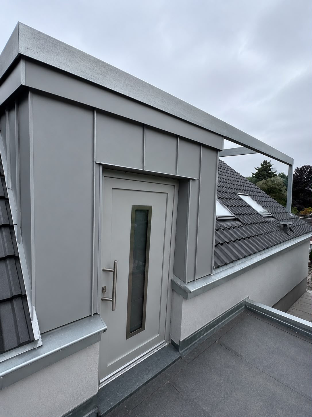 Dachterrassen-Zugang mit Zinkverkleidung, Köln